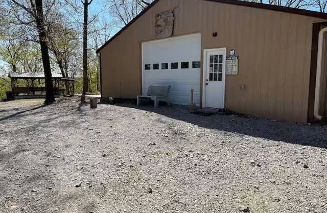 Cozy micro cabin near Truman Lakes in the Ozarks