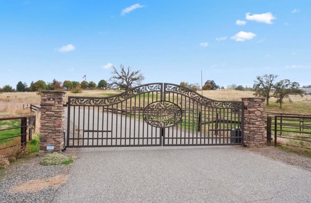 5-bedroom resort in charming Friant CA with amazing outdoor amenities.