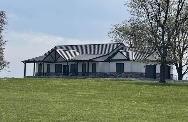 Country Cornerstone Retreat Upstairs - Hot Tub, Sauna, Grill, Fire Pit, Massage