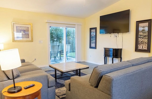 ~FL/GA Game Stay Sleeps 14 Extra Beds~