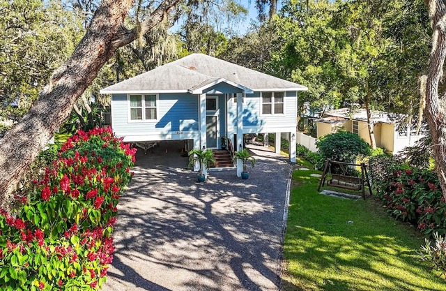 Drift & Dwell | Modern Lakehouse Retreat