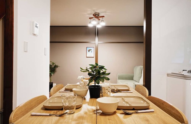 Experience life in a private old private house in the heart of Tokyo｜3 bedrooms, 5 beds｜Excellent access to Akasaka, Roppongi, Ginza, Aoyama, Harajuku, Imperial Palace｜with private workspace