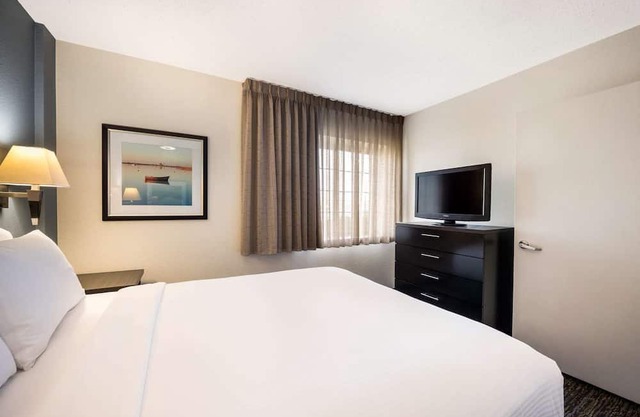 3 Classic Suites Near OKC Airport & Myriad Gardens