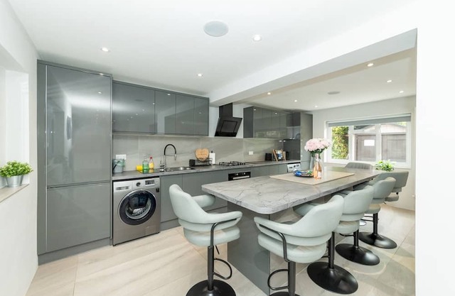 Spacious Home Heated Pool(May-Sep) in Tilehurst - Pass the Keys