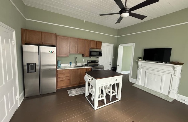 Oasis Retreat Charming, newly renovated 1/1 in the heart of downtown
