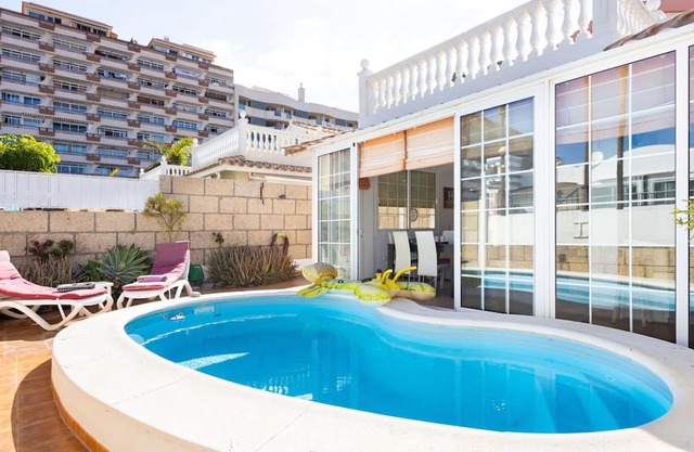 Estupenda casa de vacaciones con piscina privada, WIFI, A/C, TV, terraza y aparcamiento