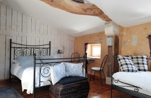 Bed and Breakfast 'L'orée De Lansot - Chambre Mansarde' con Terraza Compartida, Jardín Compartido y Wi-Fi