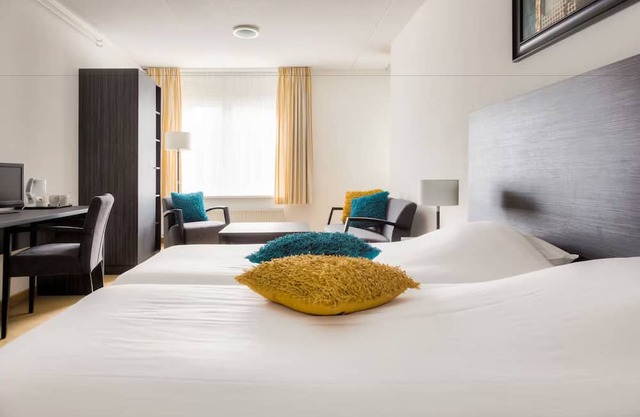 De Bult Getaway: 2 Units w/ Pool & Sauna | Near National Parks & Trails