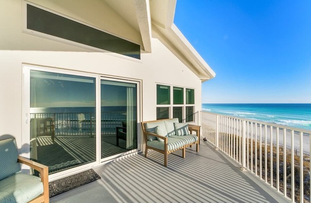 Cabana Club C408 - Beachfront, Sleeps 12, Great Location in Destin, Free Golf