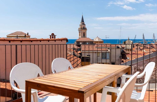 Precioso apartamento para 5 personas con WIFI, A/C, TV, terraza y aparcamiento
