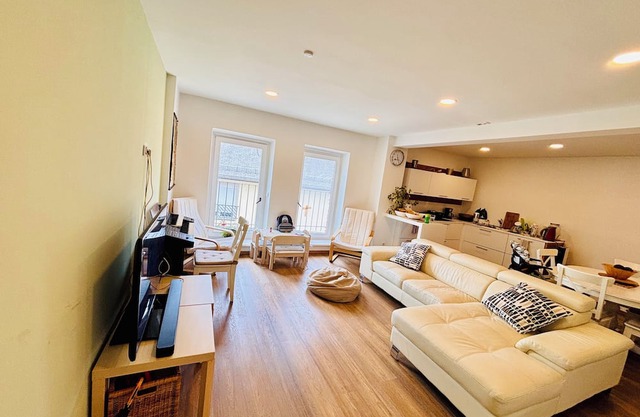 Lovely nest w/ spa & calm views