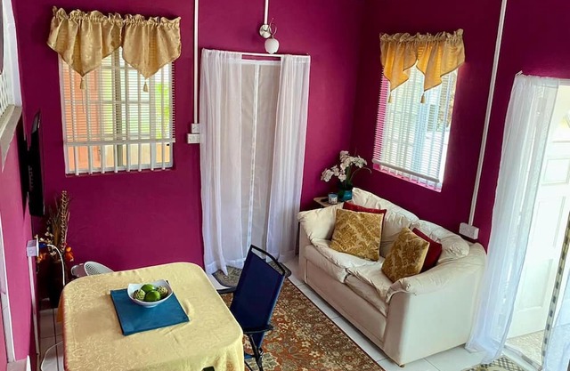 Ocean Breeze Cottage - Newly built. Located on Coastal St. Vincent -Georgetown.