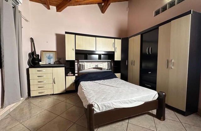 Amplio y cómodo apartamento con churrasquera y tina
