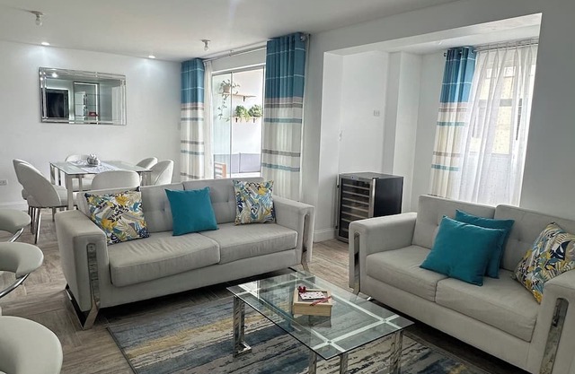 Moderno Apartamento en Los Olivos de 3 cuartos y 3 baños con excelente ubicación