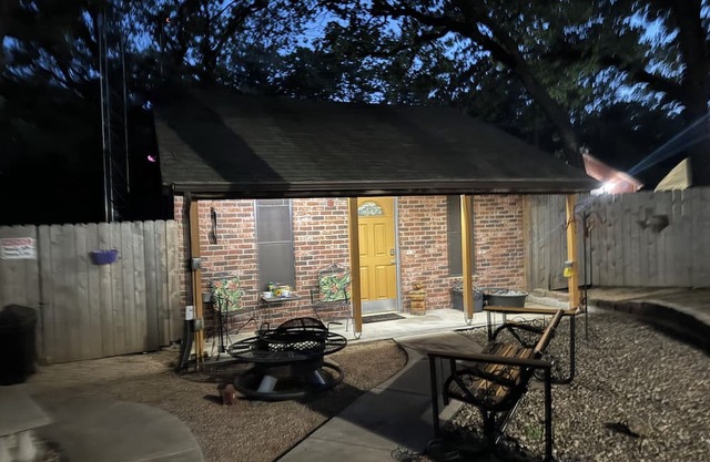 Cozy & Charming cottage near Eagle Mountain Lake