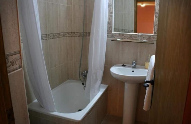 HABITACIÓN DOBLE CON BALCÓN EN PLAZA MAYOR DE TRUJILLO