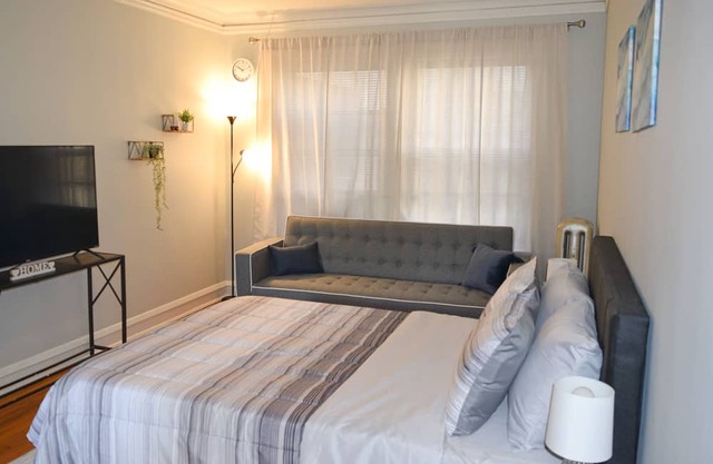 Prime Location Studio Unit with Historic Charm Near Shops &Parks