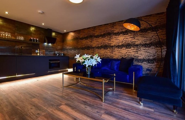 Wayside lodge with a private Hot tub