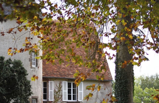 A spacious setting surrounded by nature The castle and its cottage.