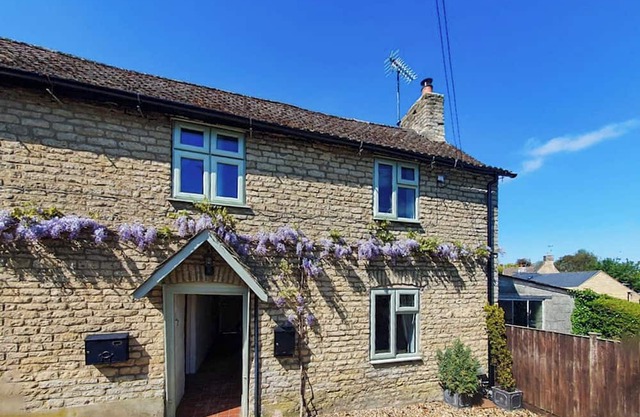 Alojamiento de 3 habitaciones en Easton On The Hill, near Stamford
