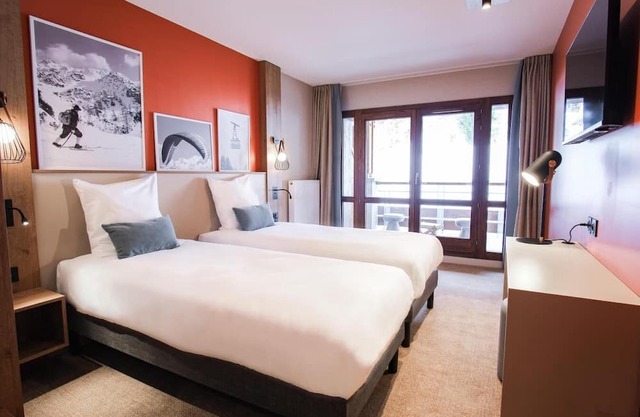 Wifi, 10m from ski slopes, view mountain, swimming pool, sauna, hammam, tv, ski locker, 29-39m²