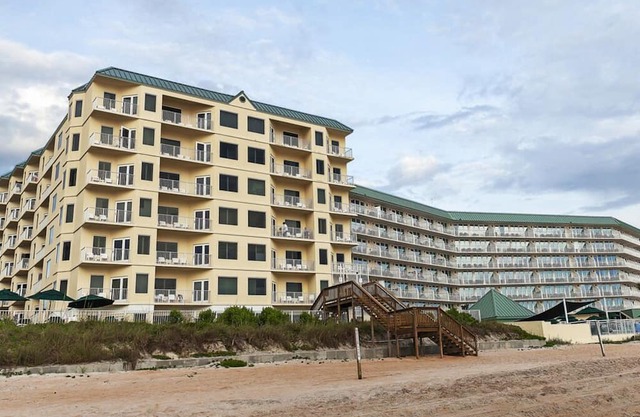 Ormond Beach oceanfront view! 2-bedroom resort w/ huge pool deck on the beach!