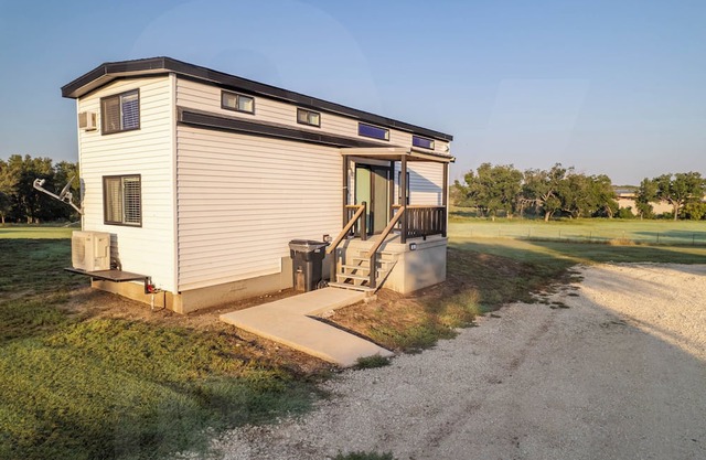 Charming cabin in Hamilton with AC - perfect for a cozy getaway