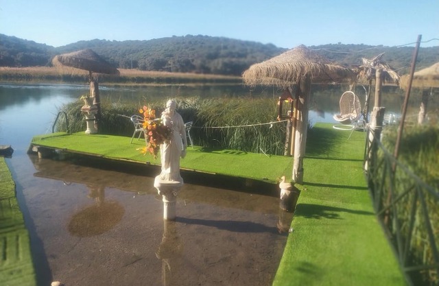 CASA A PIE DE LAGUNA CON EMBARCADERO