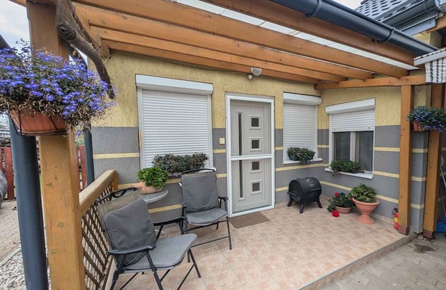 Holiday home with wifi and air conditioning