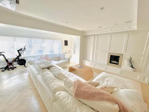 Mid-century private retreat