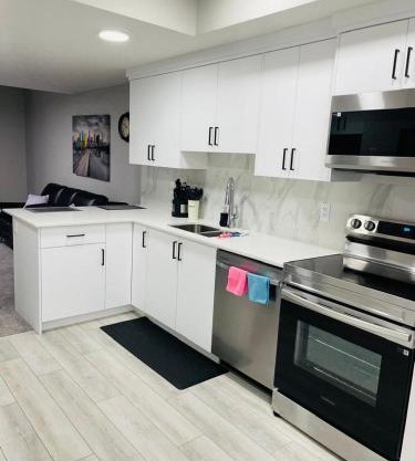 Modern 2-bed 1-bath Suite