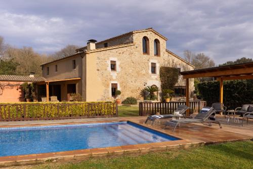 Masia elegant amb jardí i piscina