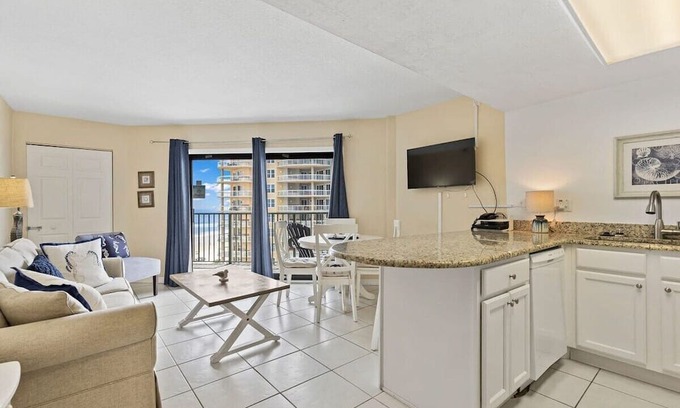 Daytona Beach Shores Condominio | Seahorse Suite 907 at Sunglow Resort
