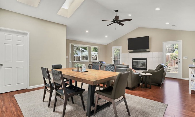 Livermore Casa | Livermore's Best: Spacious Family Home with Patio and Yard