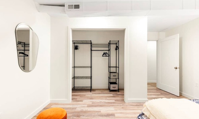 Richmond Apartamento | Loftium | Charming 1 BR Guest Suite In Richmond!