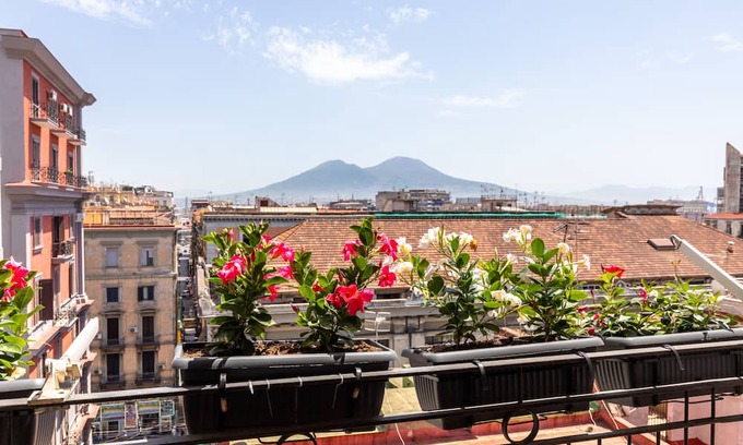 Naples City Centre Apartamento | Delightful apartment in the heart of Naples overlooking the Vesuvius