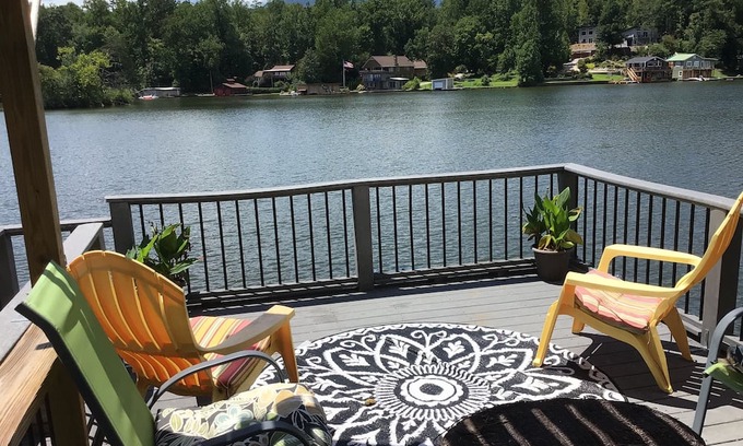 Lynn Cabina | Cozy Lake House retreat with beautiful fall foliage.