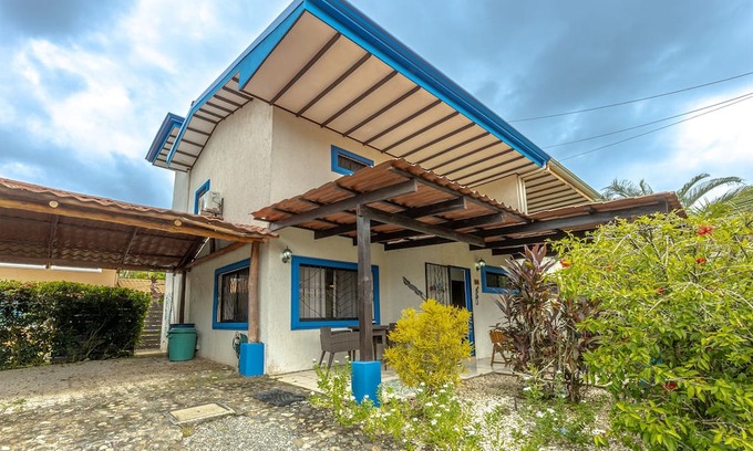 Xihu Villas Casa | Casa Paraiso - Tropical Getaway Close to Beach