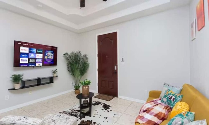 Edinburg Apartamento | Designer Trendy apartment!
