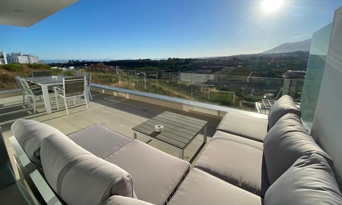 Nueva Milla de Oro Apartamento | Superb NEW apartment with 3 bedrooms, Sea & Mountain views, swimming pool, WIFI