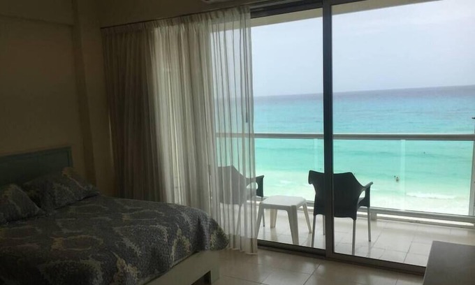 Punta Cancún Condominio | Caribbean SeaView in the Heart of the Hotel Zone