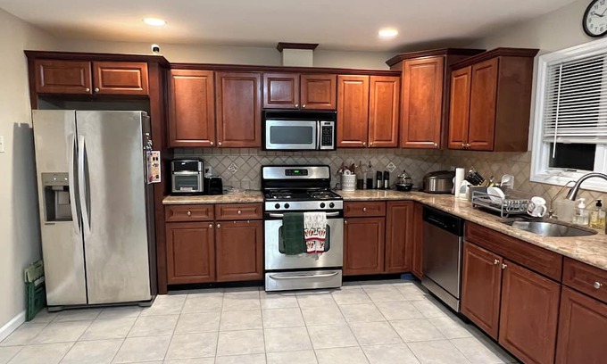 Palisades Park Casa | Cozy 1-bedroom only 20 minutes away from Manhattan. Not entire home.