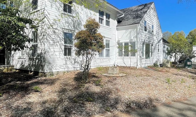 Greenwich Casa | Beautiful Back Country Home on 20 acres! Ultra Private and Exclusive!