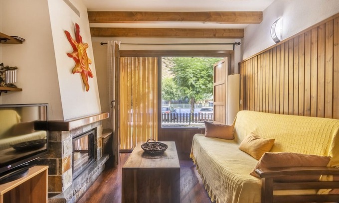 Esterri D'Aneu Apartamento | Apartment 'Suites Spain Playa - Vaqueira' with Wi-Fi and Air Conditioning