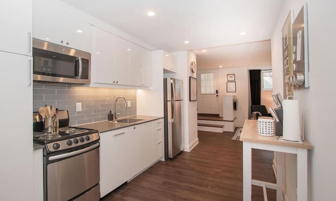 Bloomingdale Apartamento | Stylish 1BR oasis with AC, laundry, next to park!