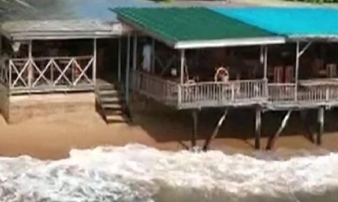 Kribi Cama Y Desayuno | Mini Resort on seaside with restaurant on the beach large choice of rooms