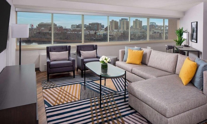 MIT Casa | 2 Connecting Suites at a 4⭐️ Hotel