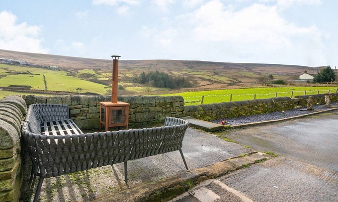 Sowerby Bridge Cabaña | 2 bedroom accommodation in Rishworth