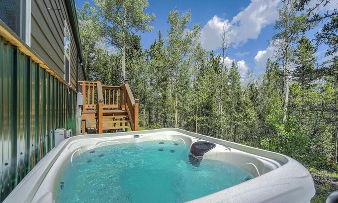 Cripple Creek Chalet De Esquí | Rustic 3BR Home with Hot Tub, Peak View near Cripple Creek