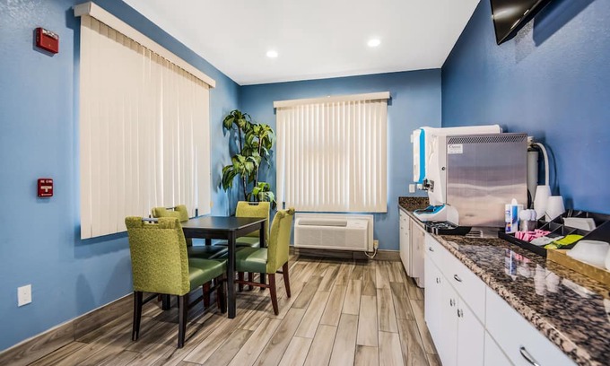 Aldine Hotel | Scottish Inns & Suites IAH Airport - Beltway 8